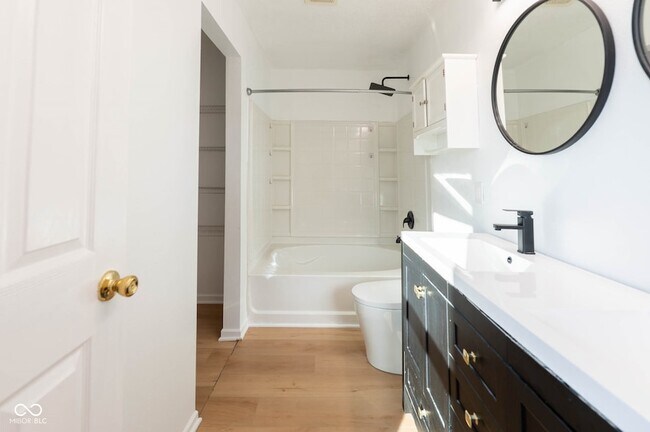 Building Photo - 2887 Ludwig Dr