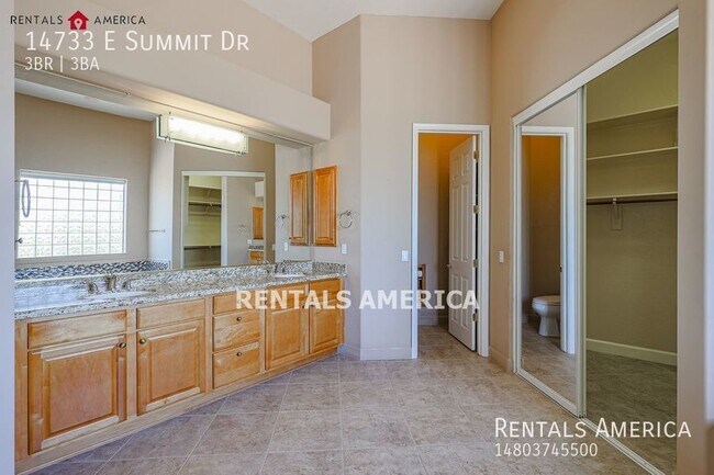 Building Photo - Beautiful 3-Bed/3-bath home in Fountain Hi...