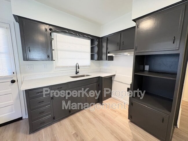 Building Photo - 2236 Danbury Dr