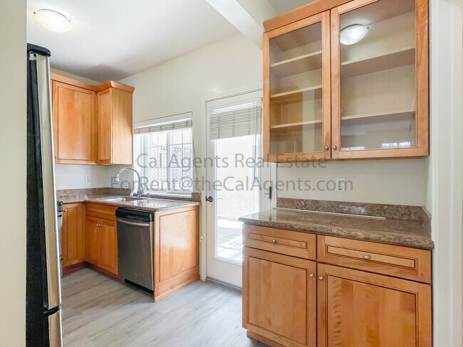 Building Photo - 909 Adams St