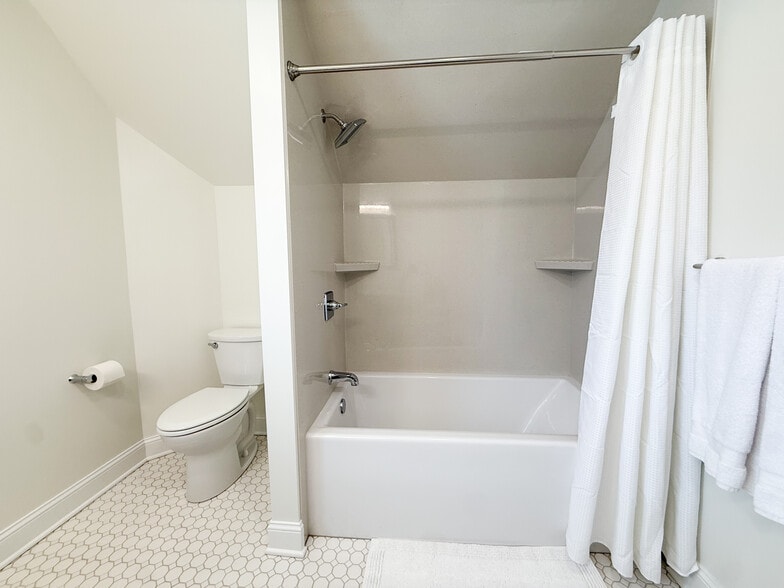 Building Photo - 602 Grove St