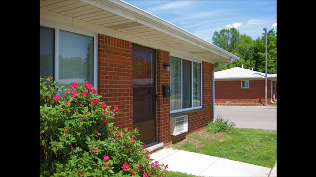 Building Photo - 755 Campbell Ave