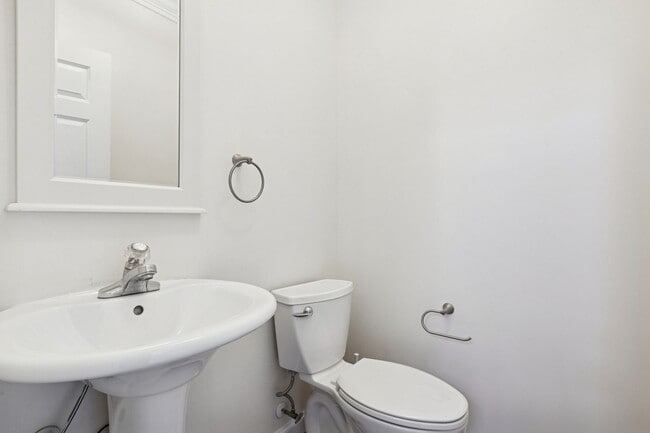 Building Photo - Chic's Beach Updated Rental!