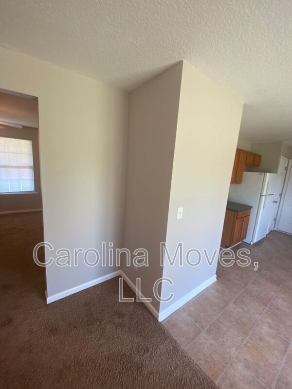 Building Photo - 204 Reidville Rd