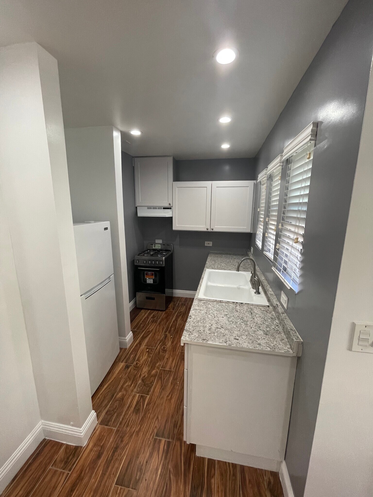 Building Photo - 508 S Catalina Ave