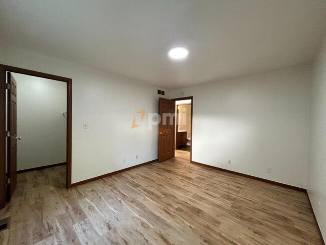 Building Photo - 139 Kabelin Ave