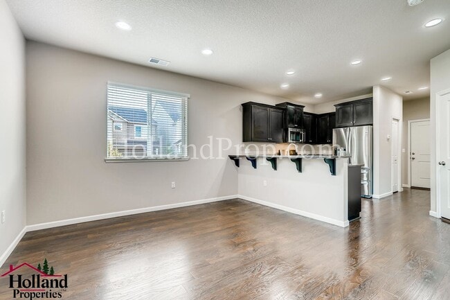 Building Photo - Charming 4-Bedroom Home Near Parks and Tra...