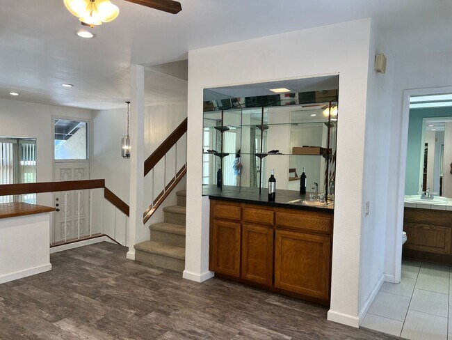 Building Photo - Spacious 2 Bedroom 2-1/2 Bathroom Townhome with 2-car garage in La Jolla near UCSD
