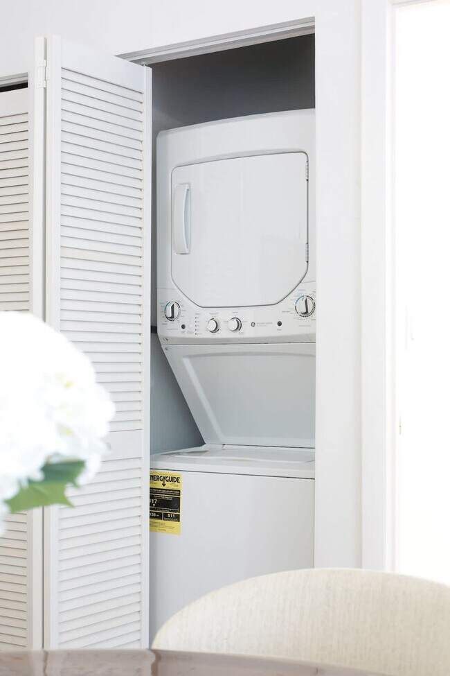 Building Photo - 137 NE 2nd Ave