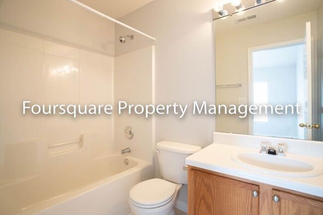Building Photo - Townhome| Washer/ Dryer Included| Back Pat...