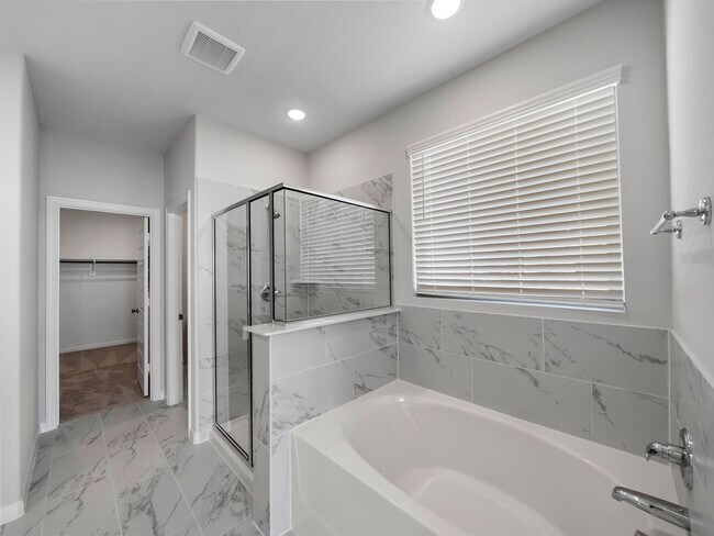 Building Photo - Almost New, Modern Look 4 Bed 3 Bath House in Van Alstyne Available Now!