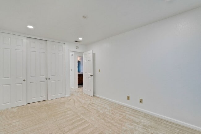 Building Photo - Spacious condo available in desirable Newpark Village community!