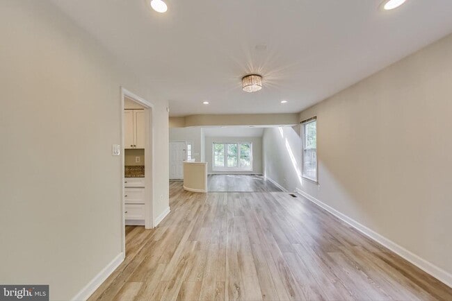 Building Photo - 12004 Montrose Village Terrace