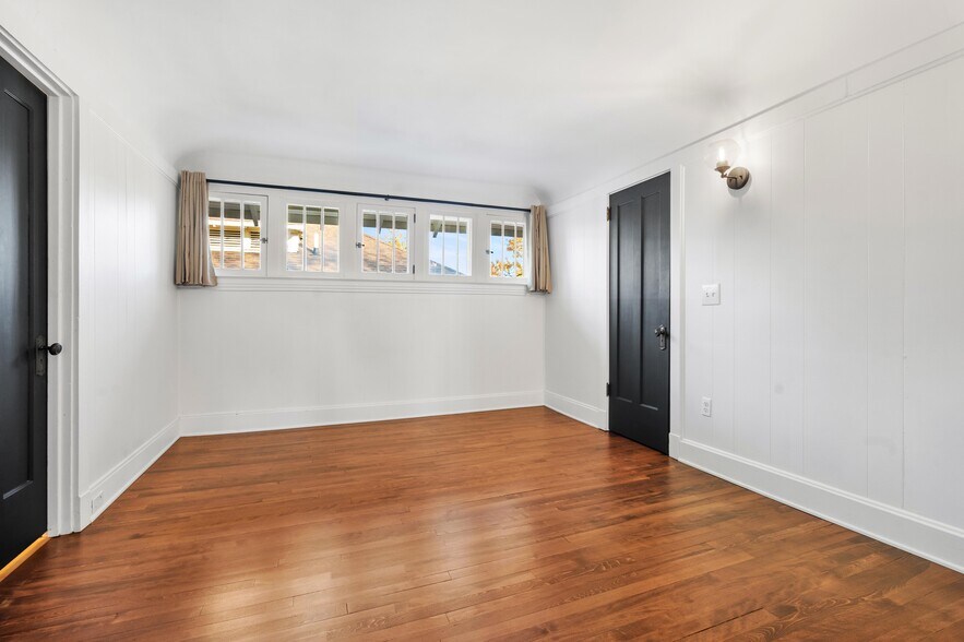 Building Photo - 127 Trowbridge St NE