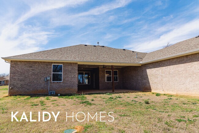 Building Photo - 1796 Salma Rd