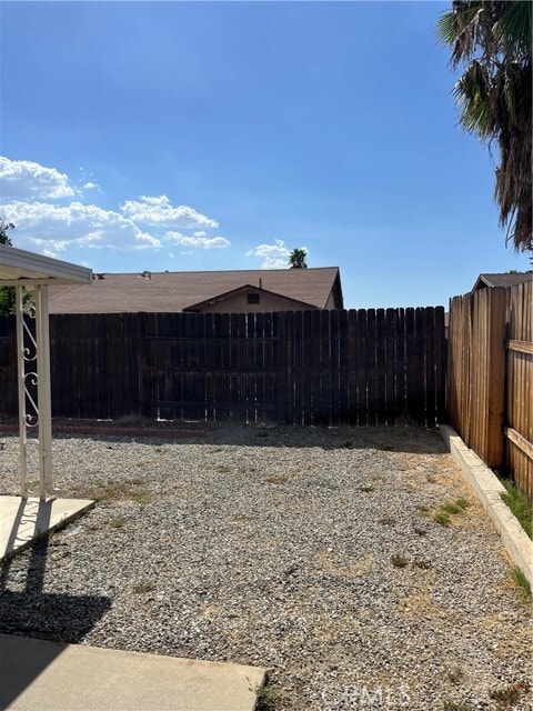 Building Photo - 589 Solano Dr