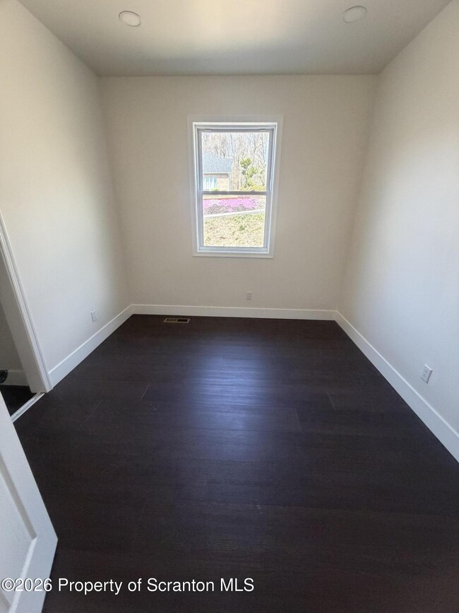 Building Photo - 105 Parkdale Dr