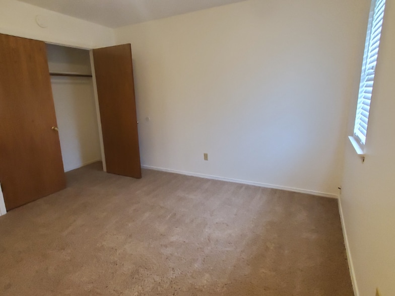 Building Photo - 2205 S Cedar Loop