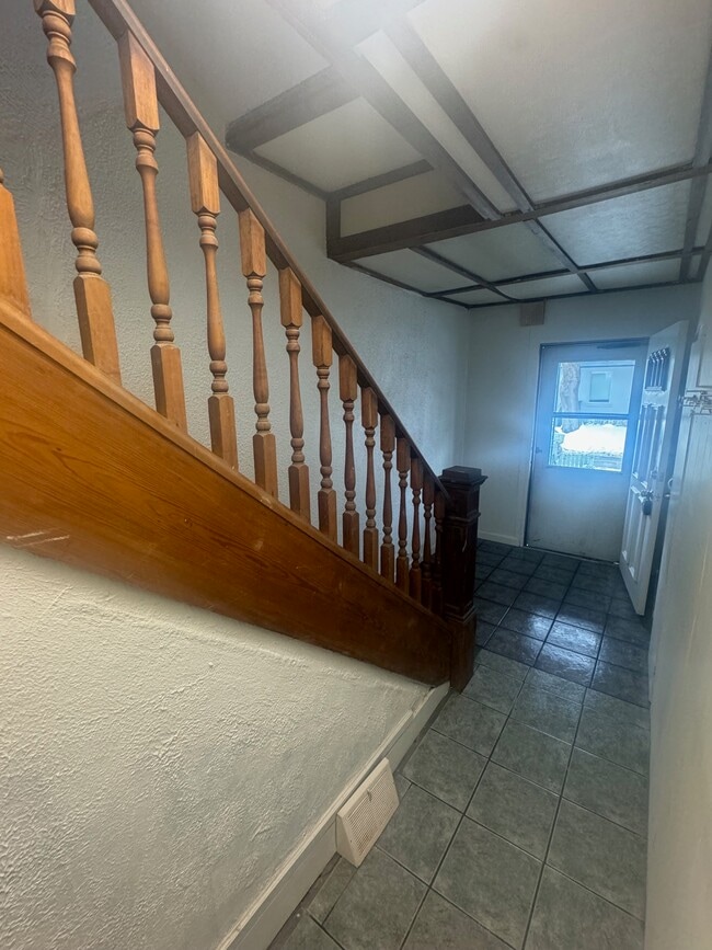 Building Photo - 1413 4th Ave