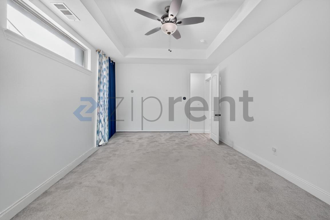 Building Photo - Unit