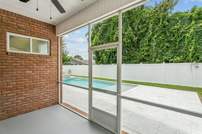 Building Photo - 5930 Hermitage Dr