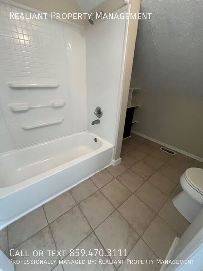 Building Photo - 457 Woodview Dr