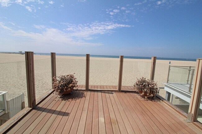 Building Photo - Oceanfront Silverstrand | 4 Bedroom + 3 Ba...
