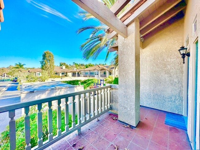 Building Photo - Beautiful Upstairs Condo Unit in the Priva...