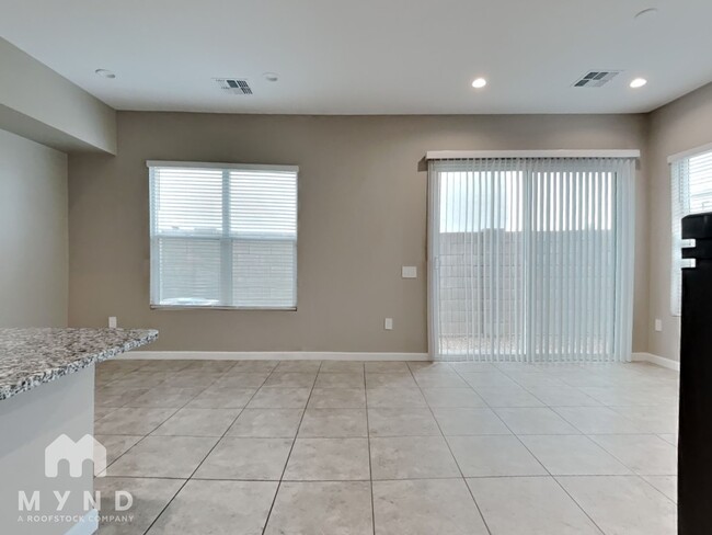 Building Photo - 4839 E Village Dr