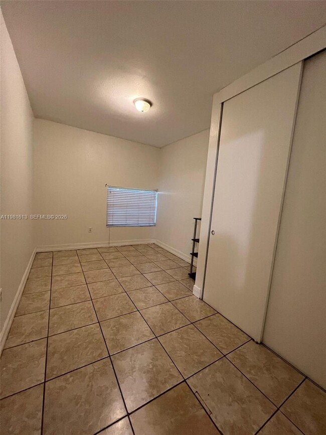 Building Photo - 1925 Madison St