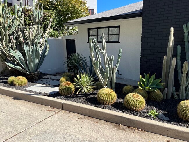 Building Photo - 2250 La Granada Dr