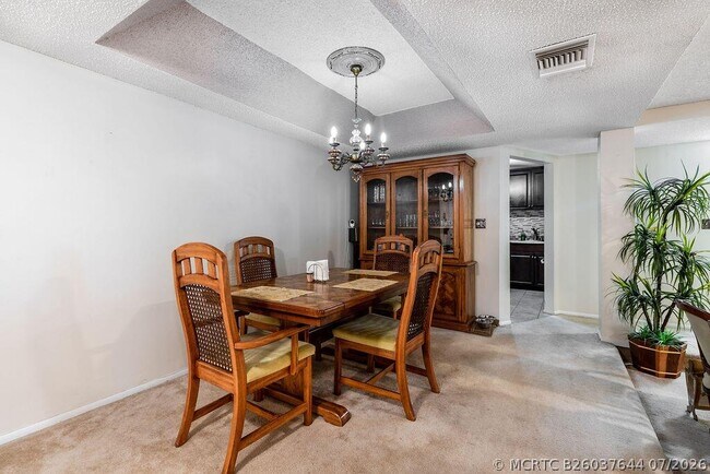 Building Photo - 3680 Inverrary Dr