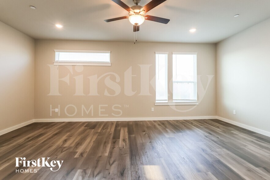 Building Photo - 381 N Centro Cir