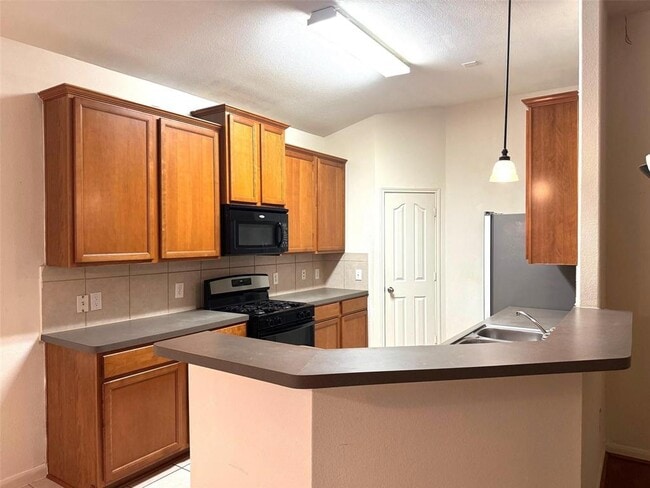 Building Photo - 6439 Applewood Forest Dr