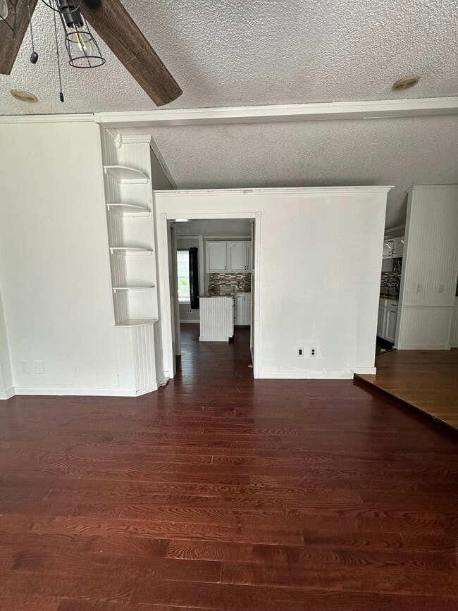 Building Photo - 5 Grays Hill Acres