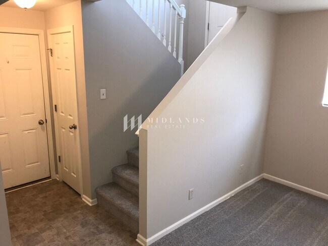 Building Photo - Springhill Split Entry