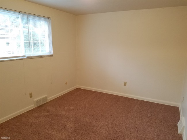 Building Photo - 2 br, 1 bath Townhome - 319 Chapel Place