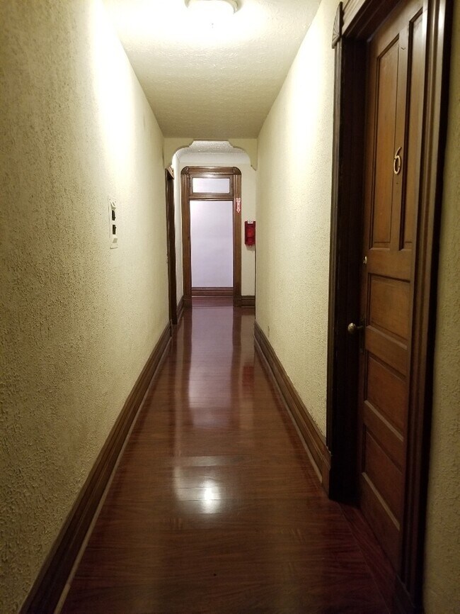 Building Photo - R5