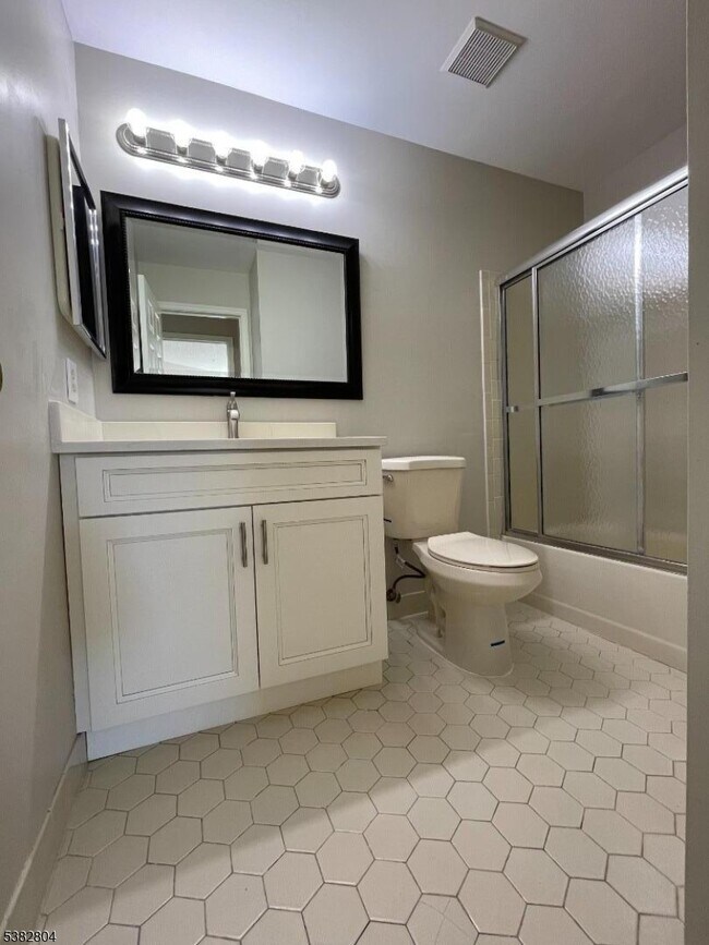 Building Photo - 1242 Garrison Ct