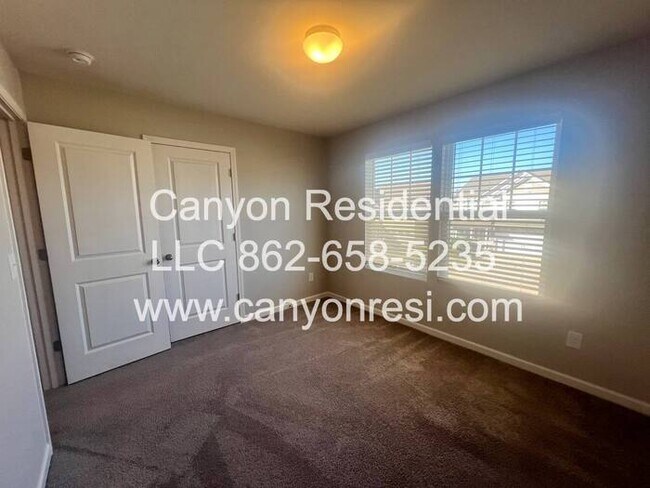 Building Photo - Beautiful 3 Bedroom 2.5 bath in well sough...