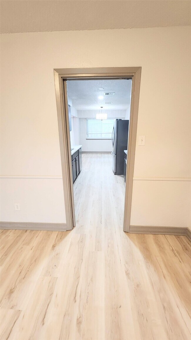 Building Photo - 22422 Deville Dr