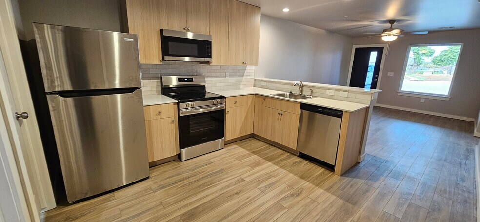 Building Photo - 2341 N Thompkins Ave