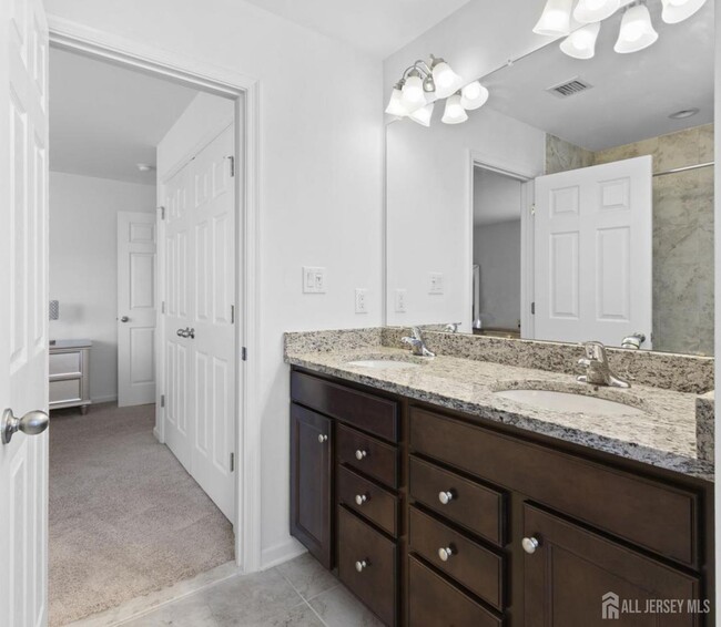 Building Photo - 25 Larkspur Ln