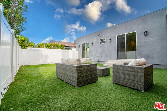Building Photo - 307 S Citrus Ave
