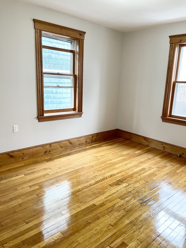 Bedroom 1 - 100 Train St