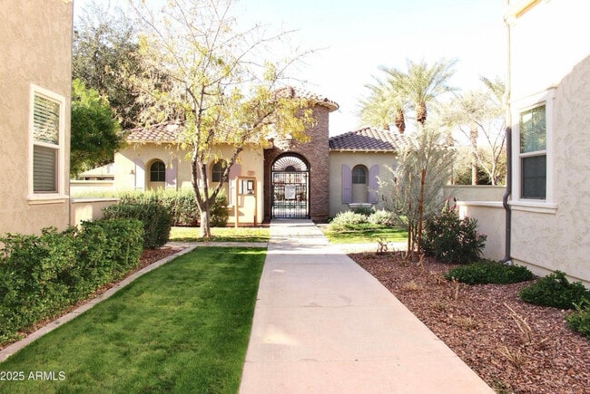 Building Photo - 2625 S Peppertree Dr