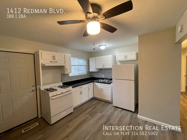 Building Photo - Recently Renovated 3Bed/1.5Bath with Washe...