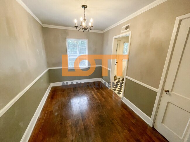 Building Photo - 600 University Rdg