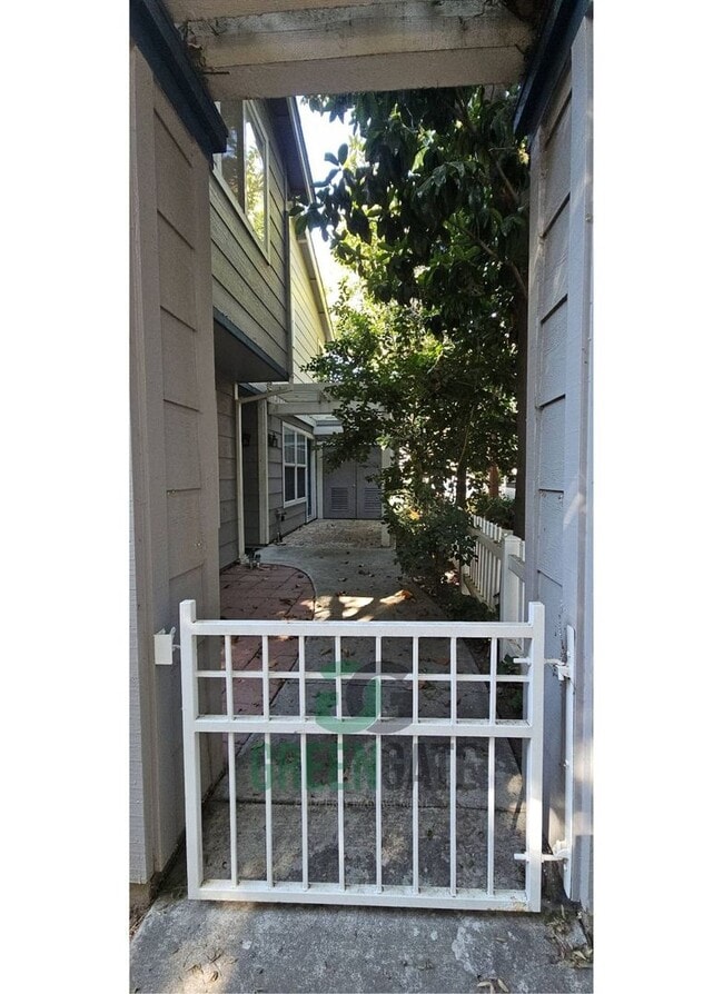 Building Photo - Charming 3 Bedroom 2 Bath Condo in TRACY! ...