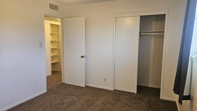 Building Photo - 956 W Antonio Dr